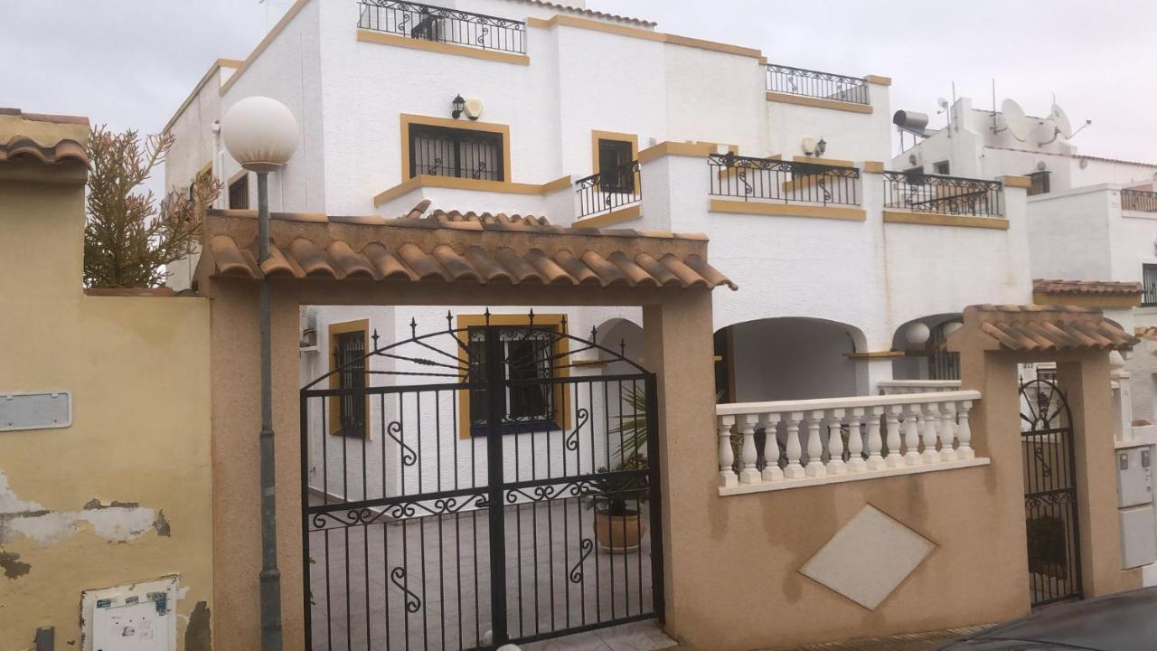 Orihuela - Sleeps 6 - Pool - Parking - Petfriendly Villa Kültér fotó